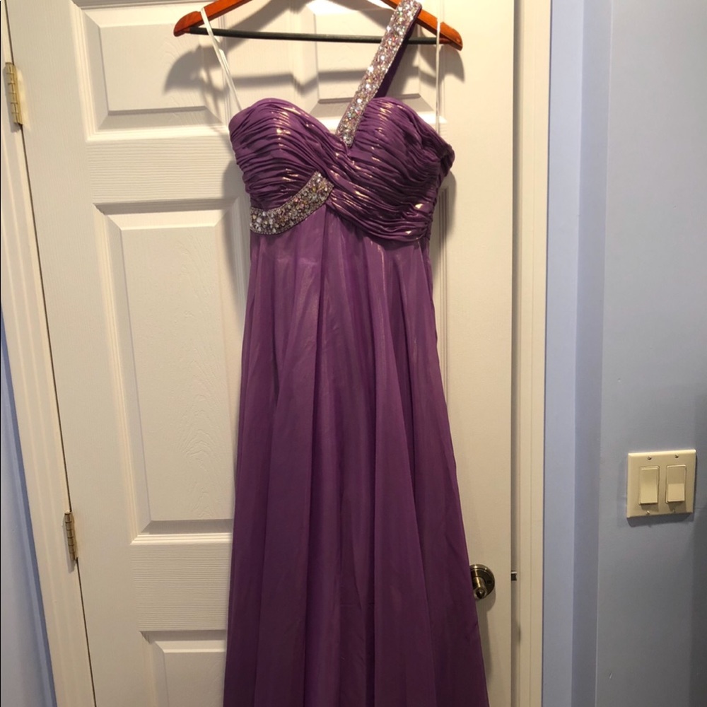 Atelier Alyce Satin Rouge Collection